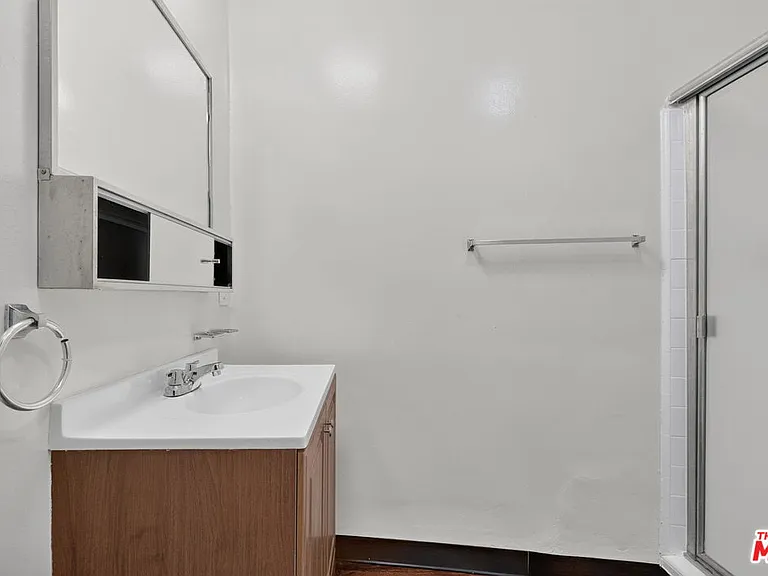 15540 Moorpark St #7 — Photo 13