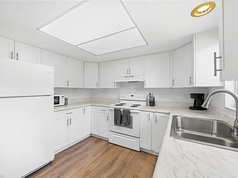 849 Palm View Dr #28 — Photo 11
