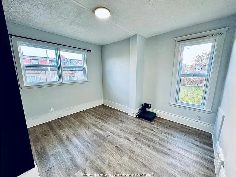 531 Langlois Ave — Photo 15