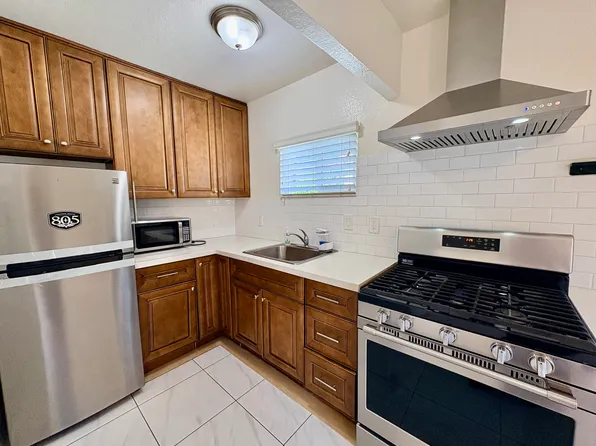 1641 N Towne Ave #B, Claremont, CA 91711