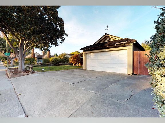 2nd image of 3111 Cowper St