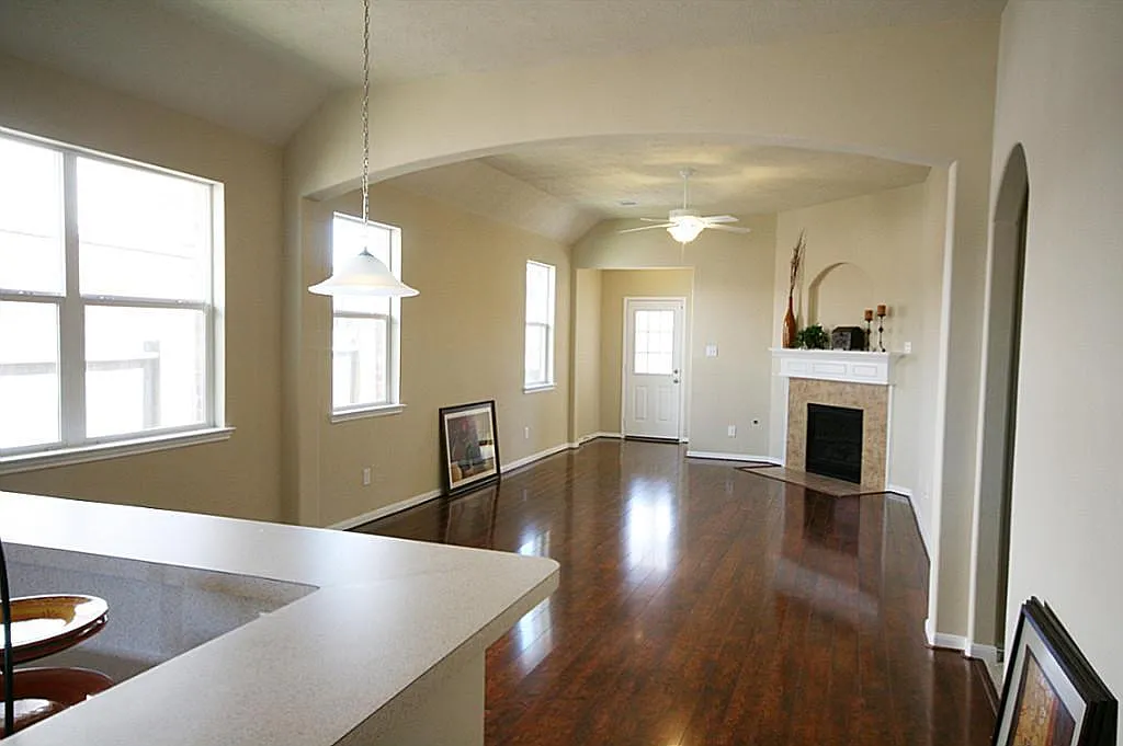 3 bed, 2.0 bath, 2248 sqft, $2,395 — Photo 3
