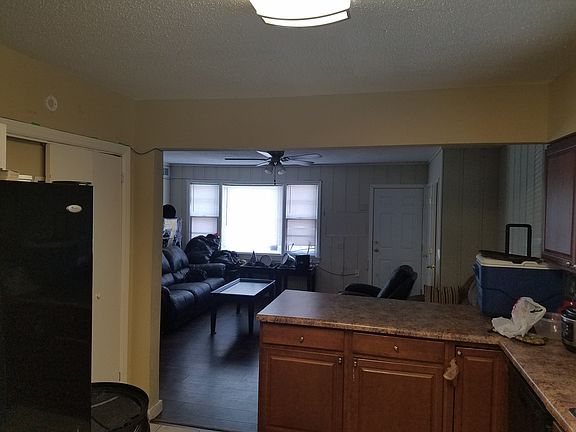 5th image of 609 Brister St Building A