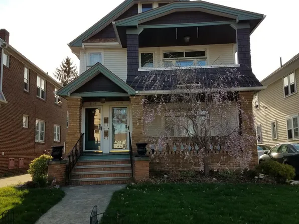 2136 Lewis Dr, Lakewood, OH 44107