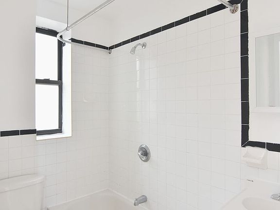 3rd image of 242 Bradhurst Ave APT 44