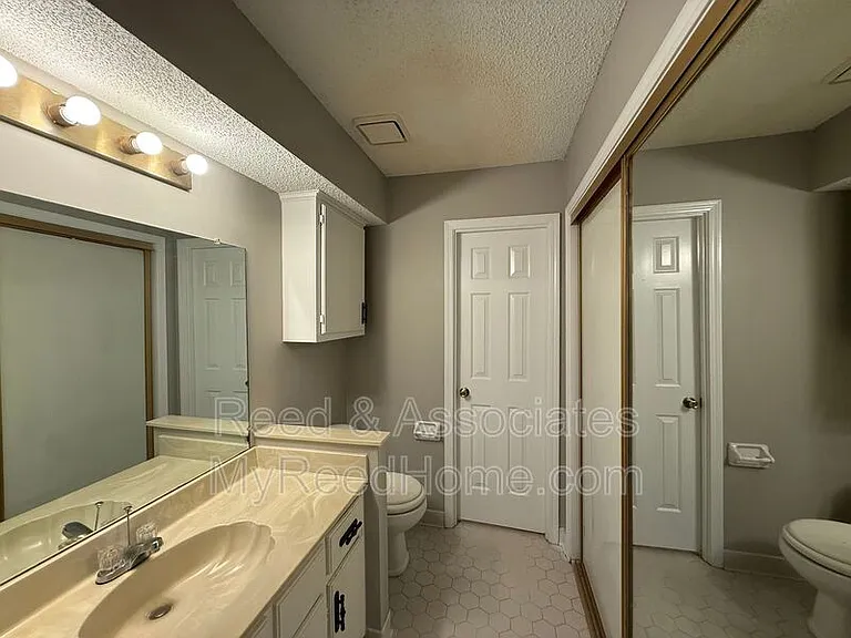 7004 Wesley Ct — Photo 10