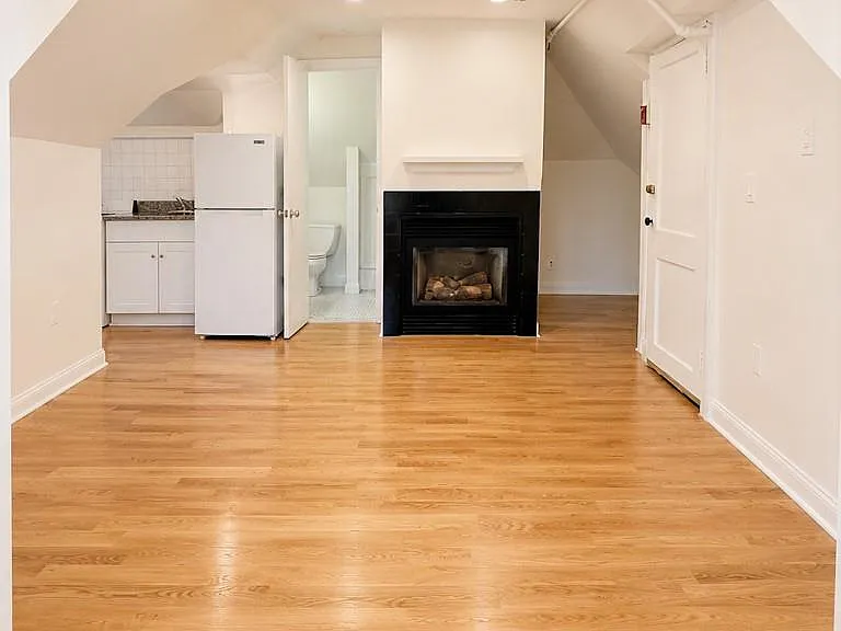 14 S Highland Ave #4 — Photo 2