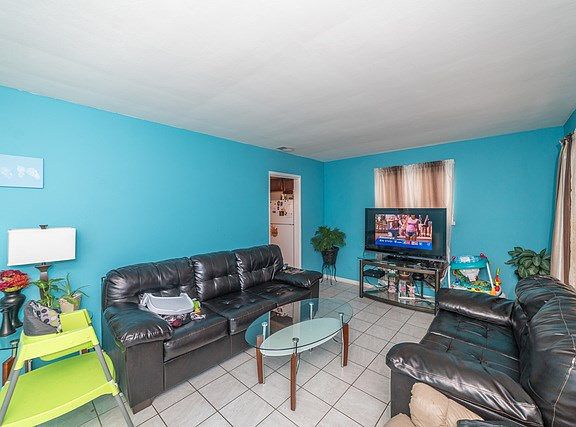 4th image of 17926 Wildwood Ave