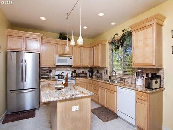 Kitchen/ Granite/ SS appl
