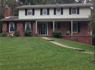 208 Robinhood Ln, Canonsburg, PA 15317
