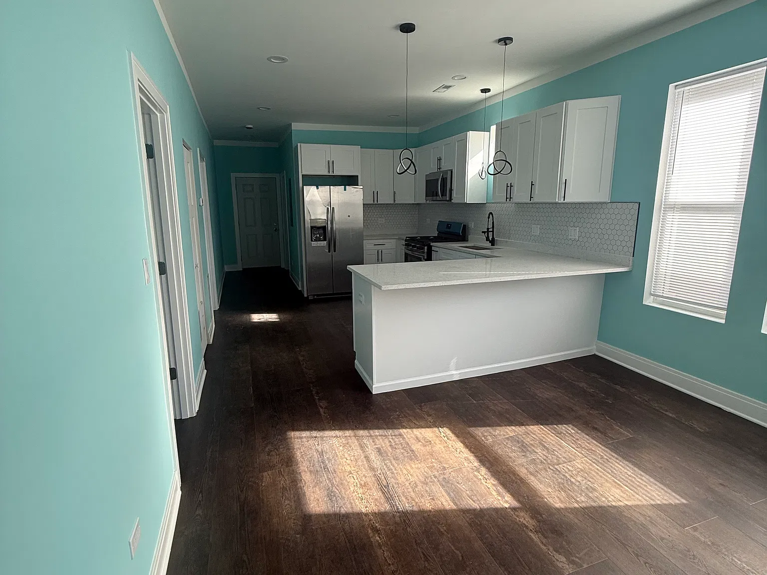 3 bed, 1288 sqft, $2,100 — Photo 2