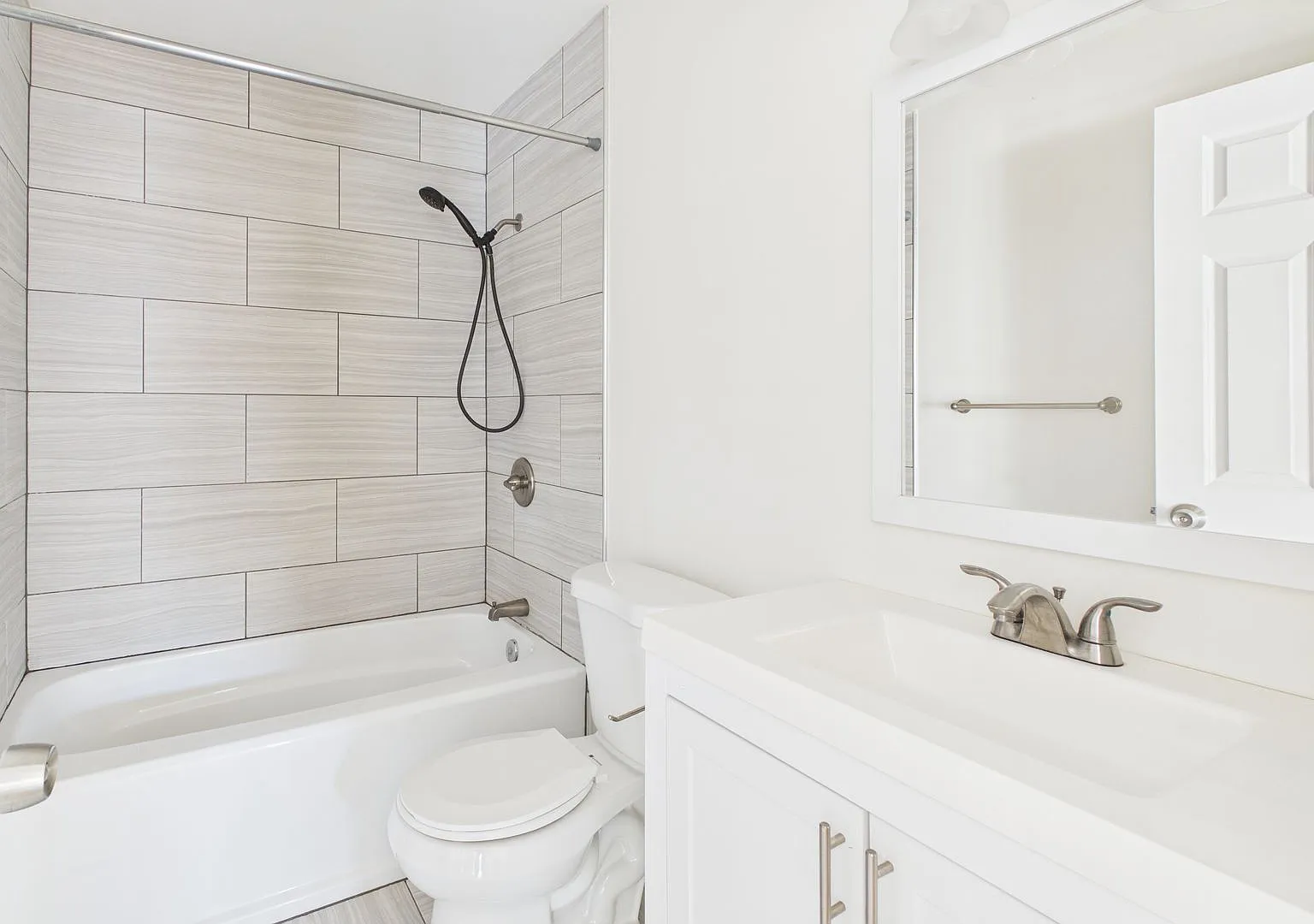 Upgraded 1-Bedroom Home in Minnetonka — Photo 4