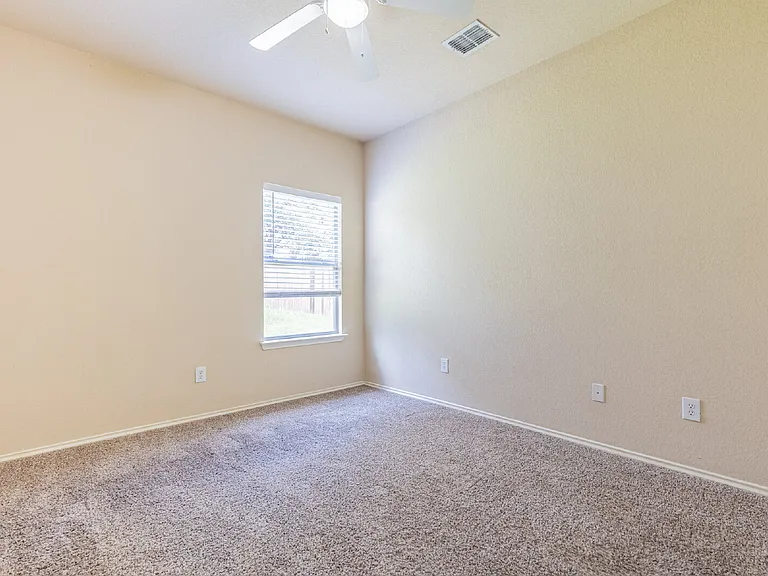 906 Ashbury Blf — Photo 26