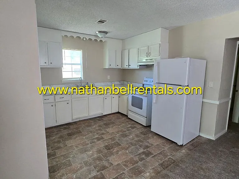 1480 10th St NE — Photo 3