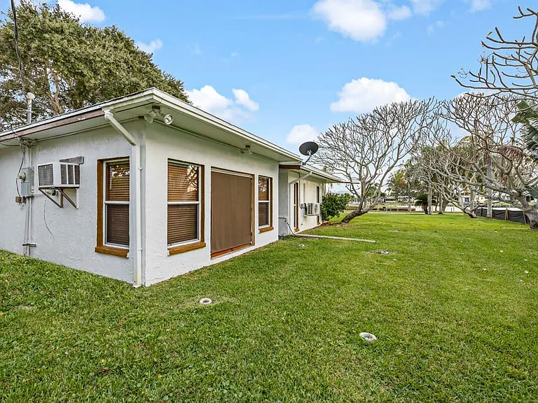 485 N Shore Dr — Photo 6