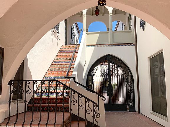 4th image of 1330 N Harper Ave #D2
