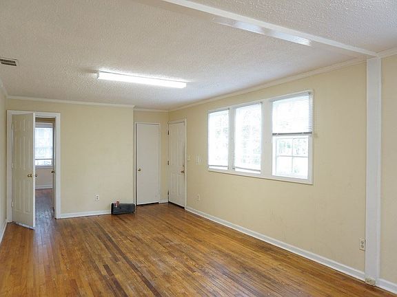 5th image of 1812 Clover Dr