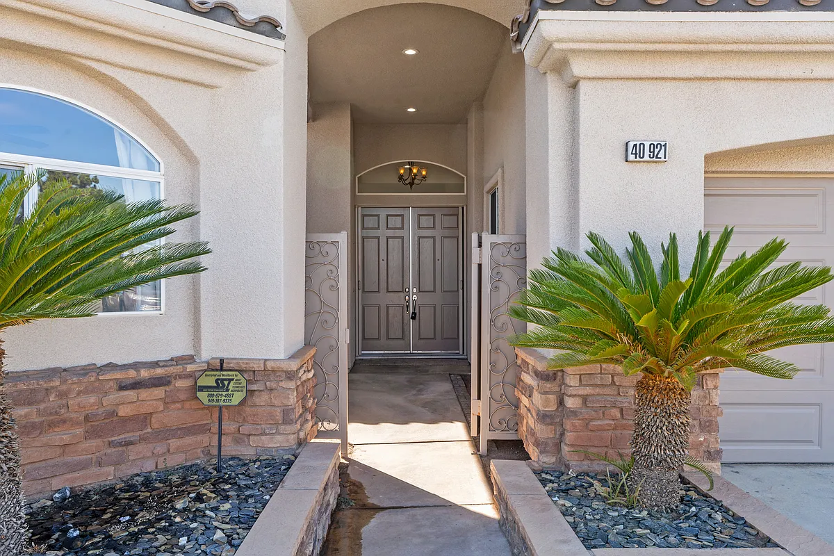 4 bed, 3.5 bath, 2633 sqft, $3,550 — Photo 2