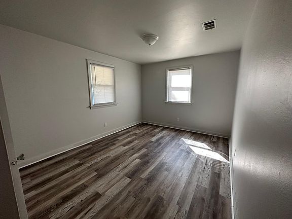5th image of 8408 Lynn Ave