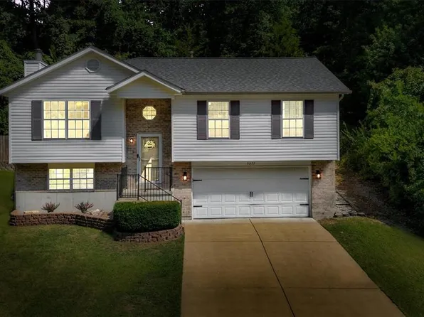 5277 Darkmoor Ln, Imperial, MO 63052