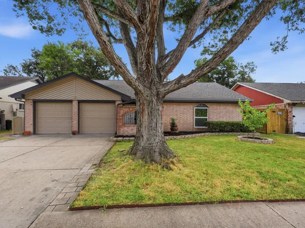 8806 Twisting Vine Ln, Houston, TX 77040