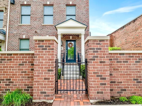 110 S Washington St, Wheaton, IL 60187