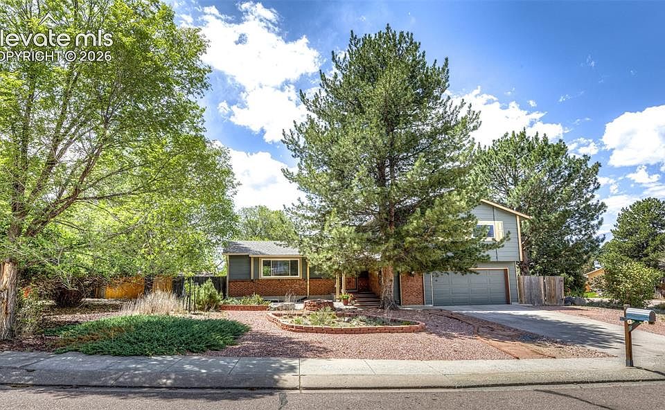 1st image of 465 Silver Spring Cir
