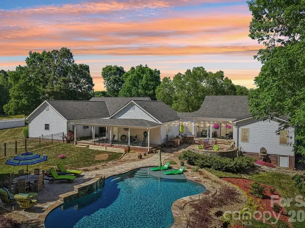1081 W Stanly St, Stanfield, NC 28163