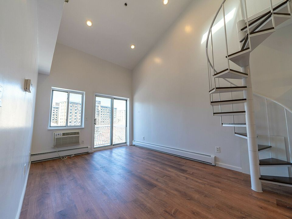 1st image of 34-51 Leavitt St #4A