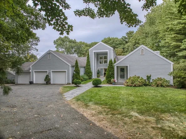 17 Driftwood Ln, Lynnfield, MA 01940