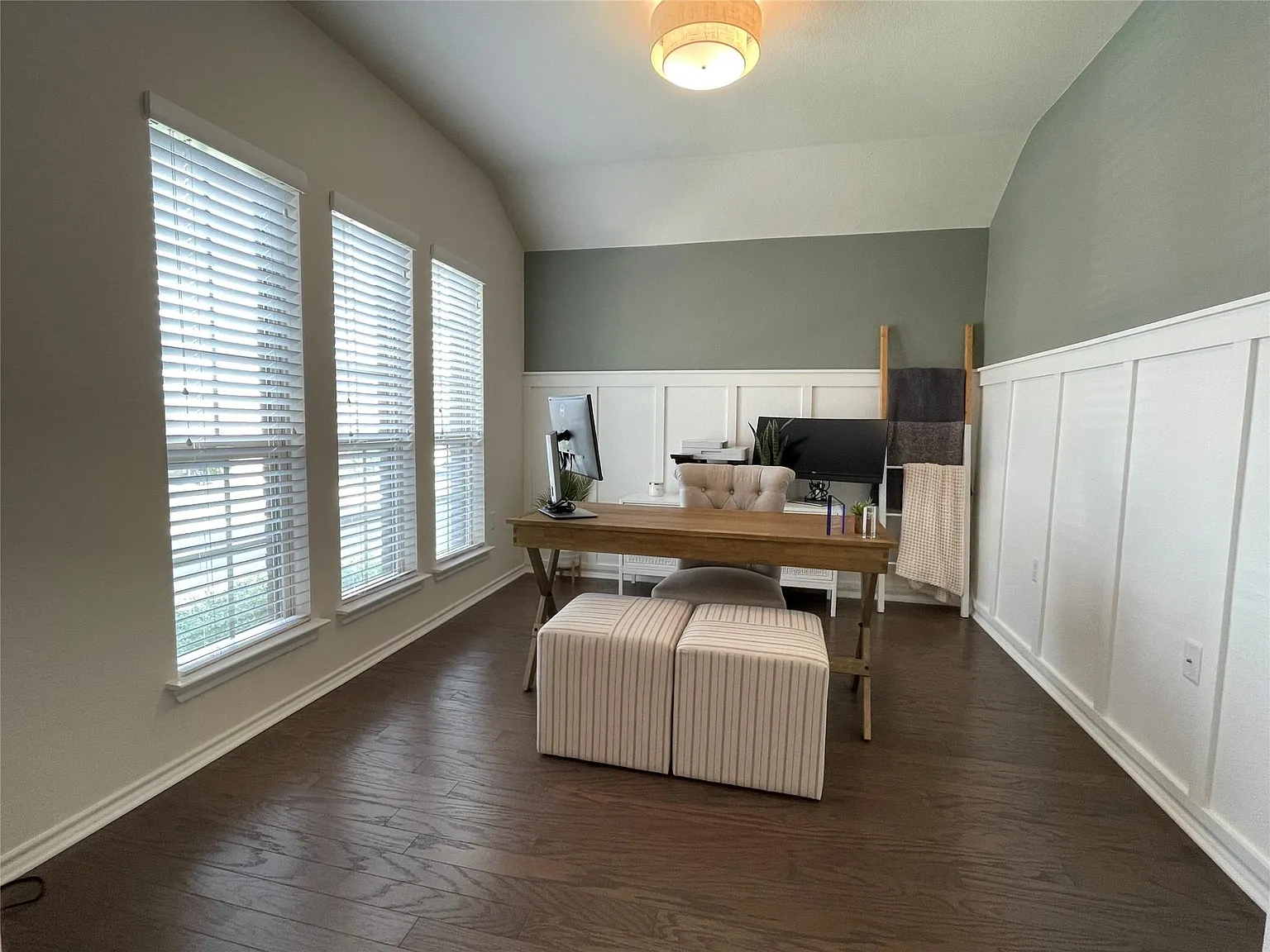 3 bed, 2.0 bath, 2158 sqft, $2,150 — Photo 2