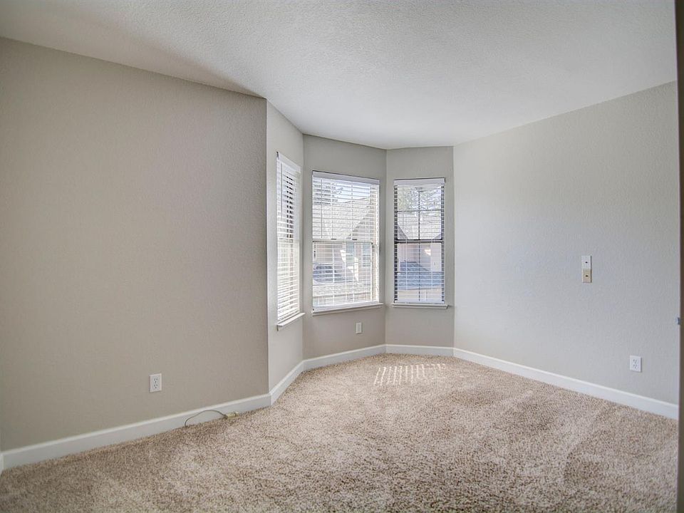 1st image of 33 Patricia Way