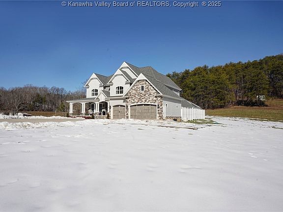 3rd image of 214 Erin Ln