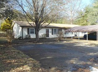 2023 4th St NE, Hickory, NC 28601