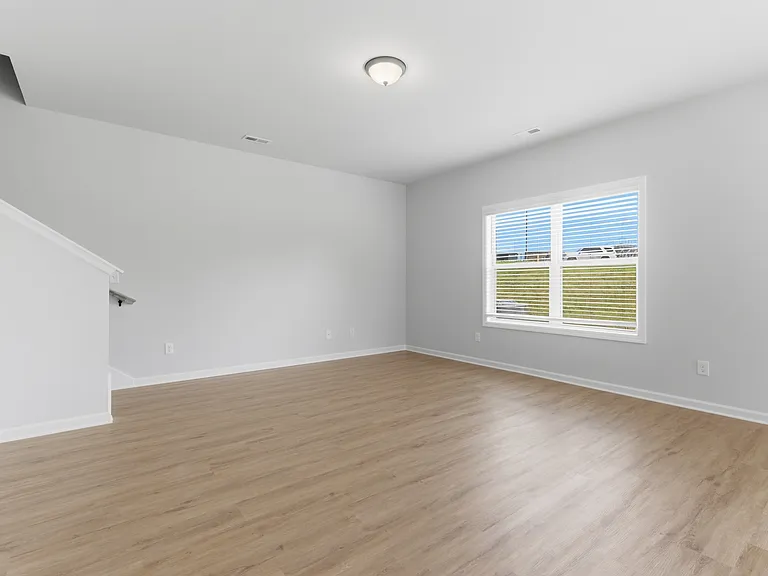 170 Saddle St — Photo 2