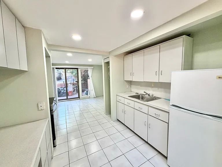 52 Deepdale Dr — Photo 21