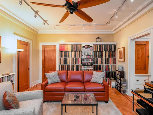 895 Summit Avenue image 19 of 22