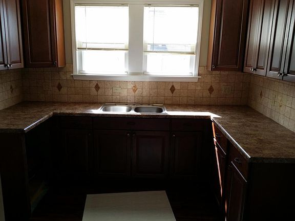 3rd image of 2619 Copeland St