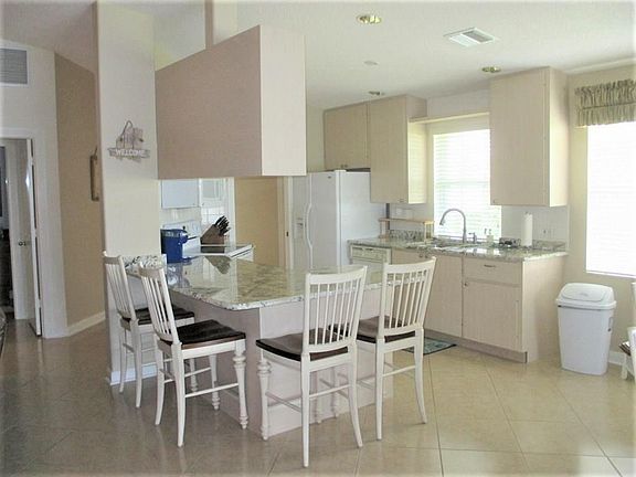 Open Floorplan - Kitchen has Granite Counters