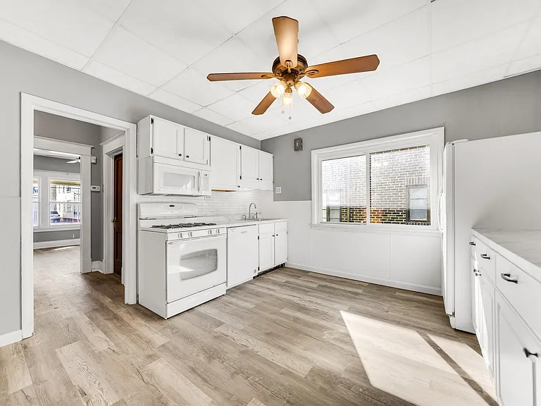 30 Sunset St #1 — Photo 3