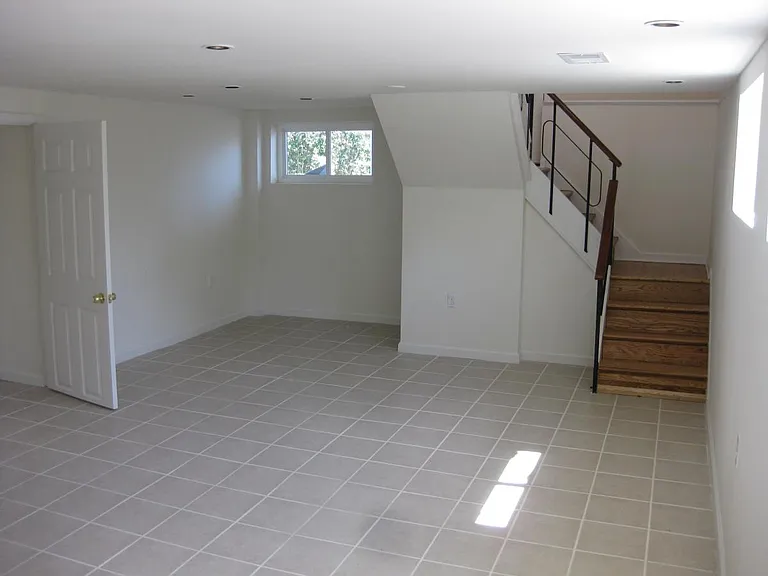 2421 Newell Dr — Photo 19