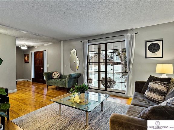 4th image of 1611 S 170th St