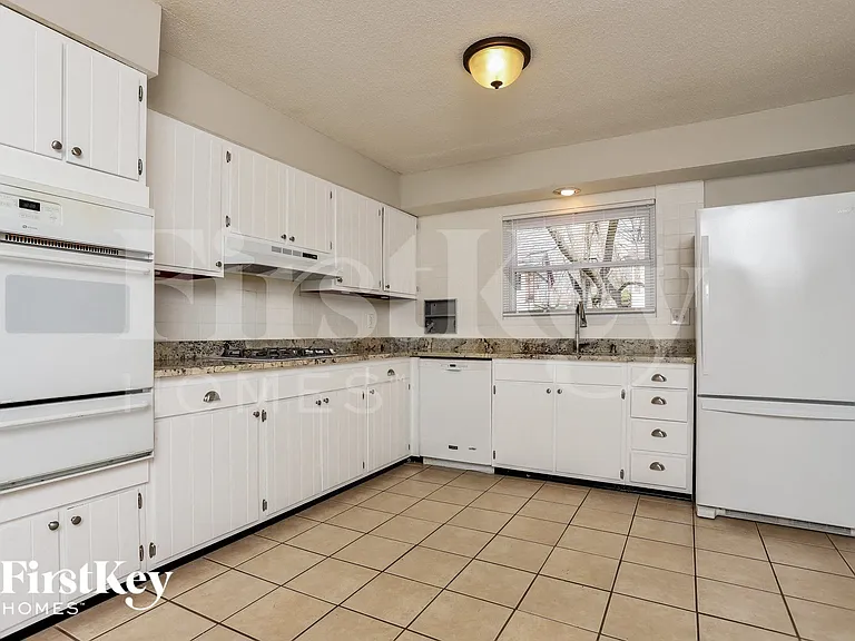 13235 Delft Dr — Photo 6