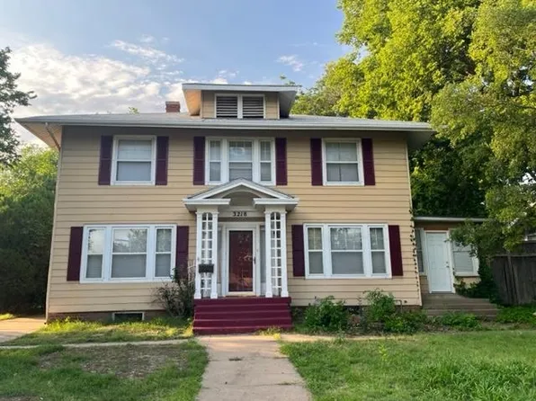 3218 Country Club Pl, Wichita, KS 67208
