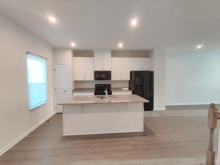 36 Wentworth Ln — Photo 8