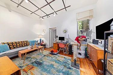 Rented by R New York