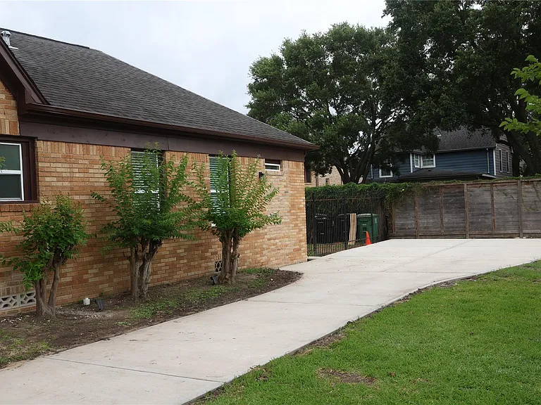 3121 Southmore Blvd — Photo 14