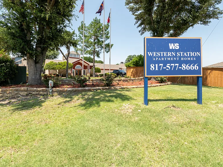 Western Station Apartments — Photo 14