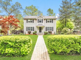 129 Oak Ridge Rd, Pleasantville, NY 10570