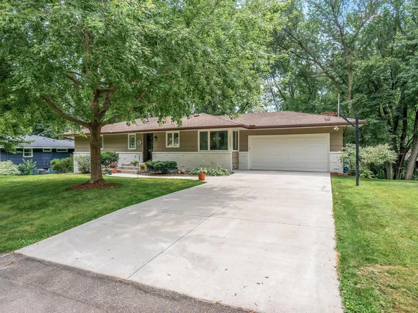 14027 Royal Ct, Minnetonka, MN 55345